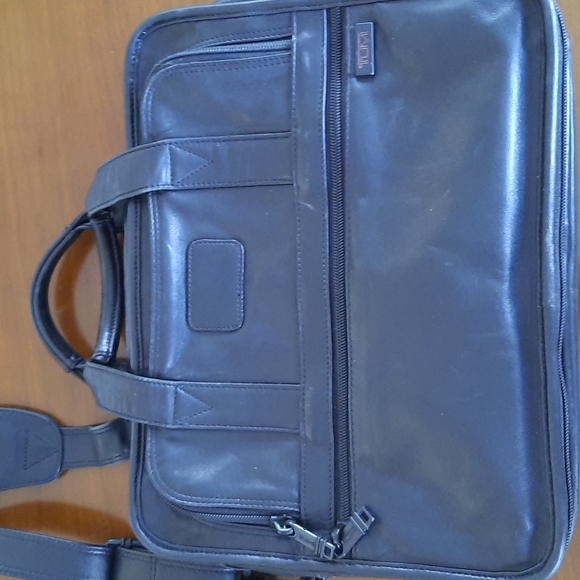 Authentic Tumi Leather Expandable Bag - Picture 2 of 11